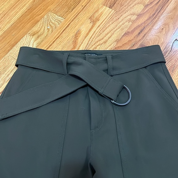 Elevate your style with Banana Republic army bubble pants. - Picture 2 of 6